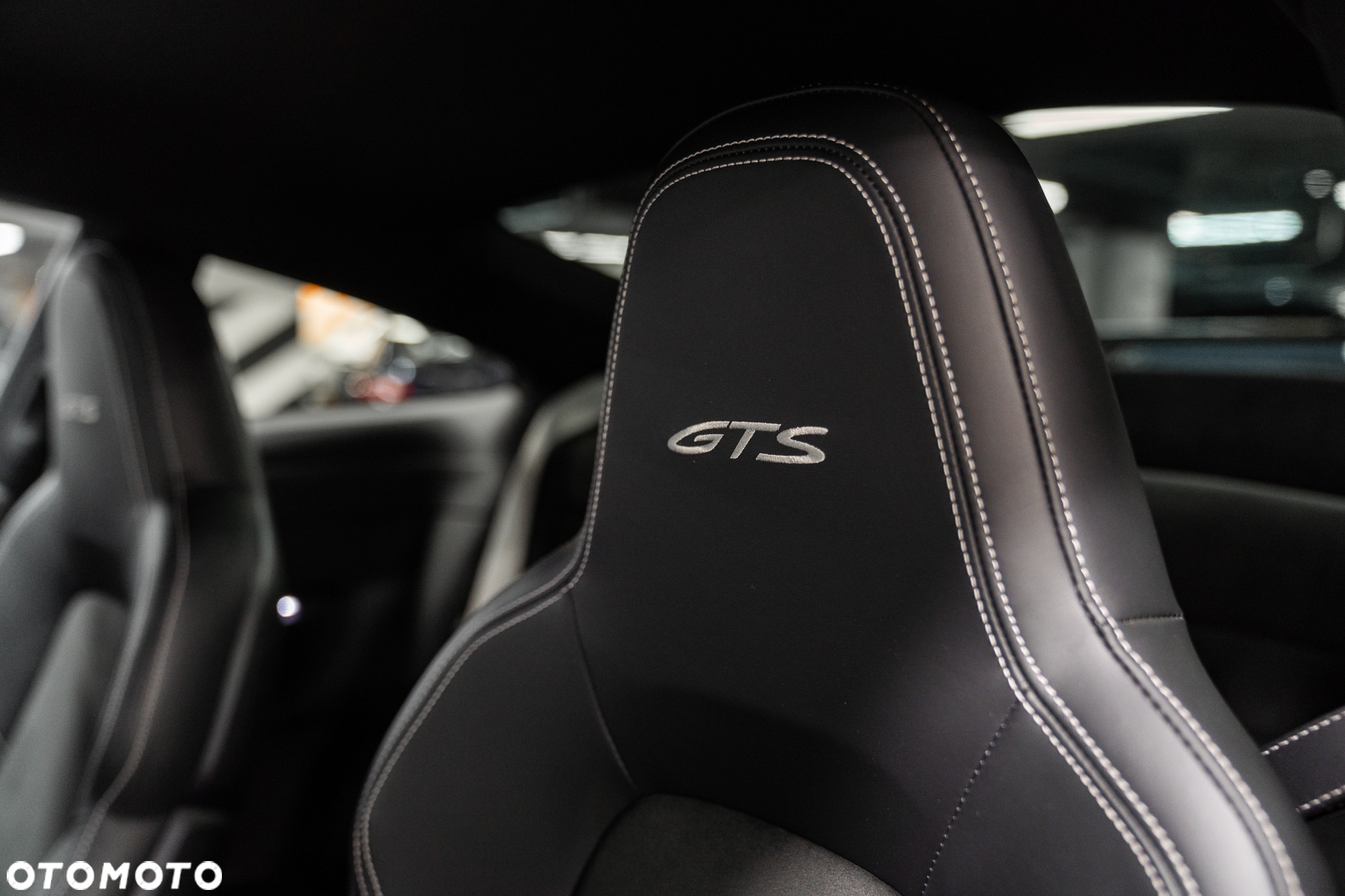 Porsche 911 Carrera 4 GTS - 34