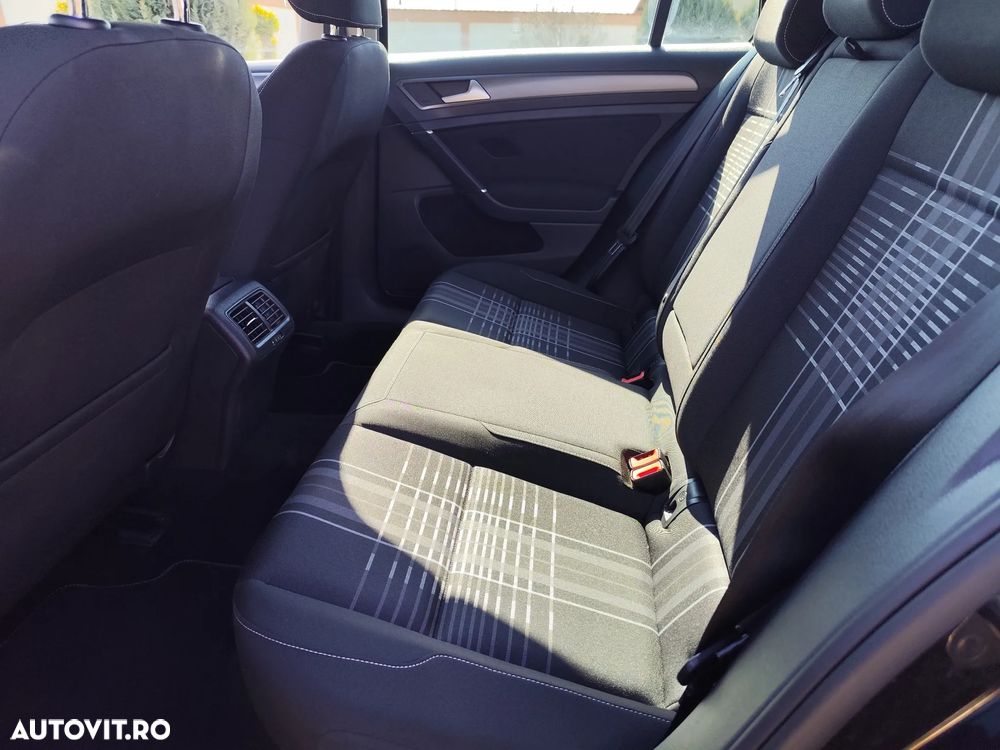 Volkswagen Golf 1.6 TDI BlueMotion Technology Lounge - 9