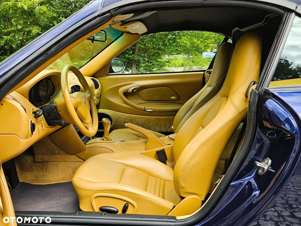 Porsche 911 Carrera 4 - 13