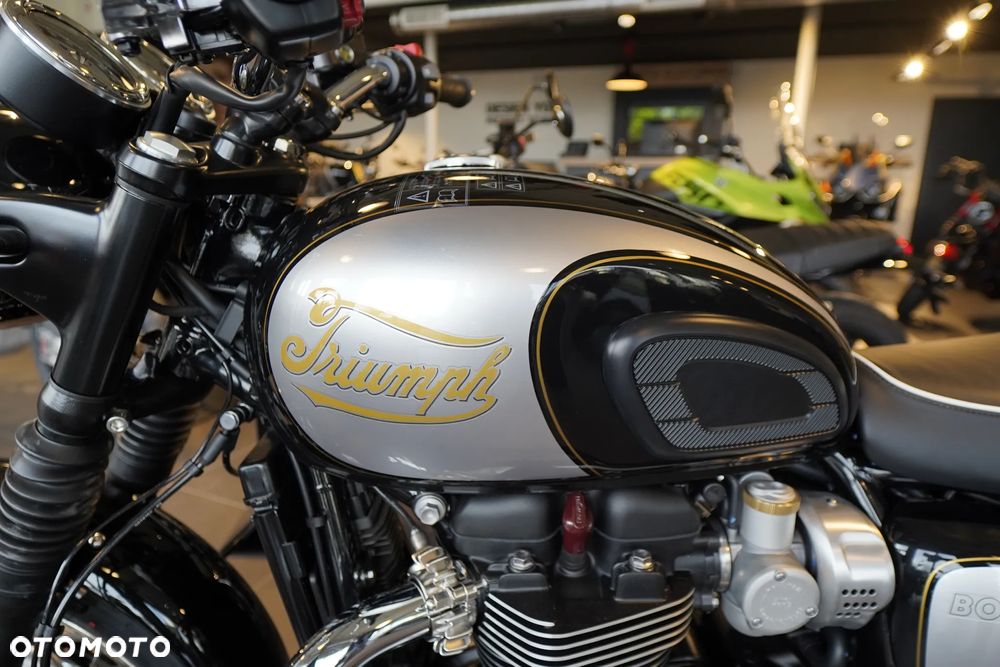 Triumph Bonneville - 2