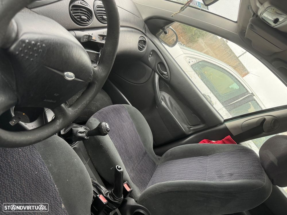 Ford Focus 1.4 gasolina de 1999 para peças - 5