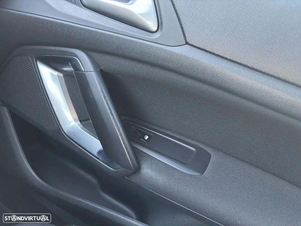 Peugeot 308 1.6 BlueHDi Style J17 - 17