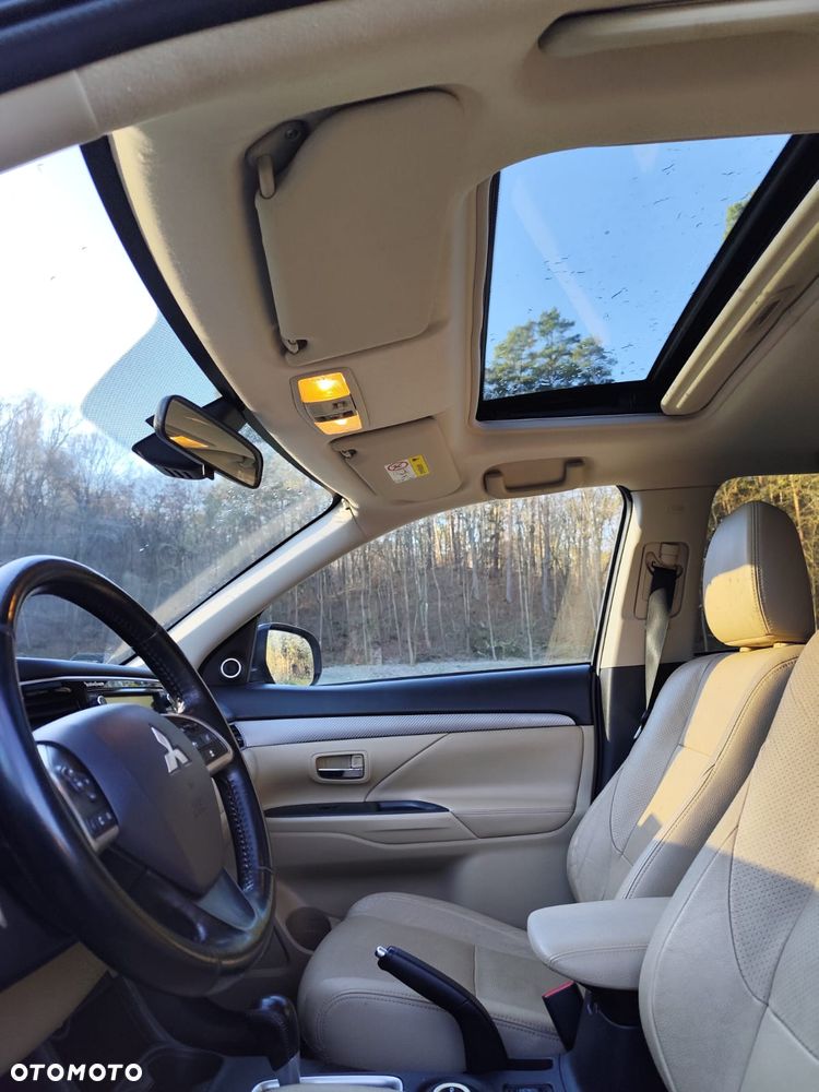 Mitsubishi Outlander 2.2 DID Instyle Navi 4WD - 17
