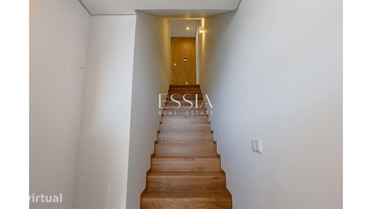 Apartamento T3 Duplex | Varandas, Box e Arrumos | Douro 39 - Grande imagem: 2/47