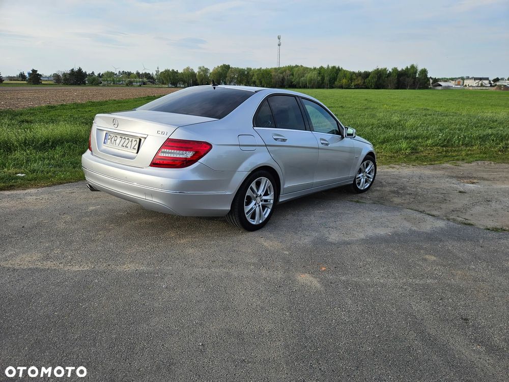 Mercedes-Benz Klasa C 220 CDI DPF (BlueEFFICIENCY) 7G-TRONIC Avantgarde - 4