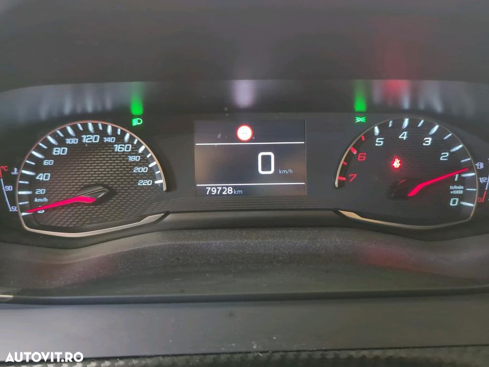 Peugeot 2008 1.2 L PureTech STT Active - 5