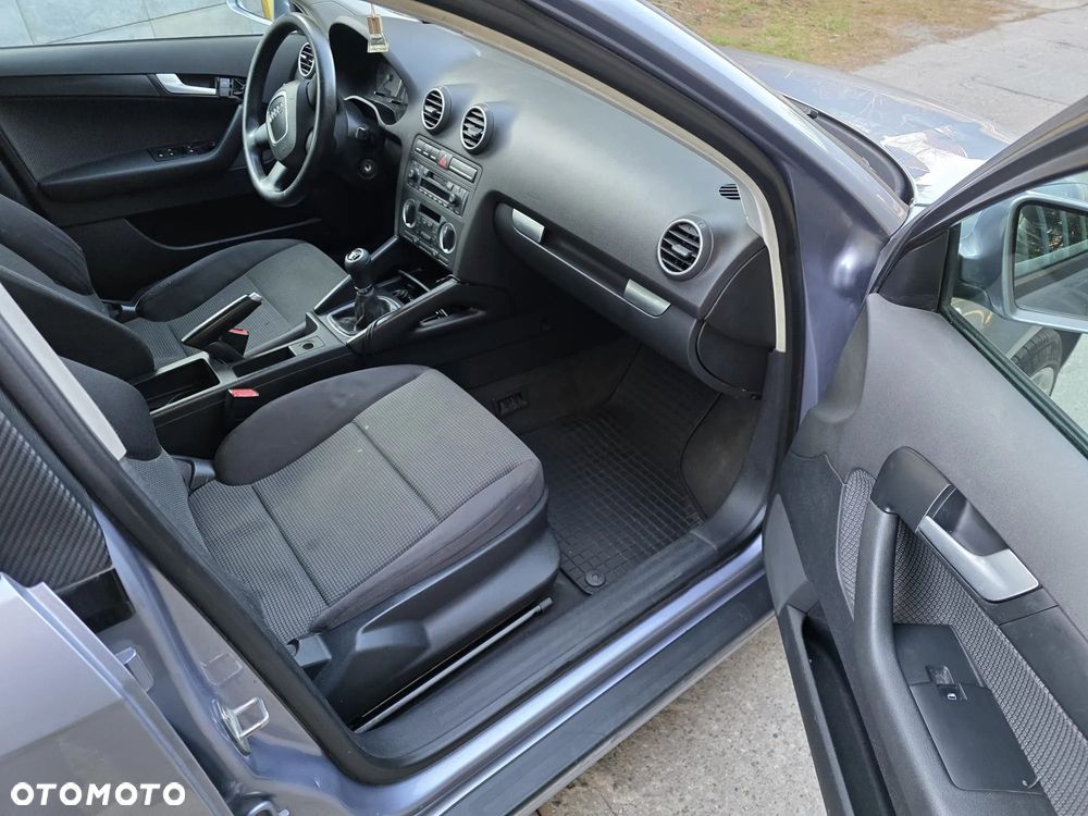Audi A3 Sportback 2.0 FSI Ambiente - 12
