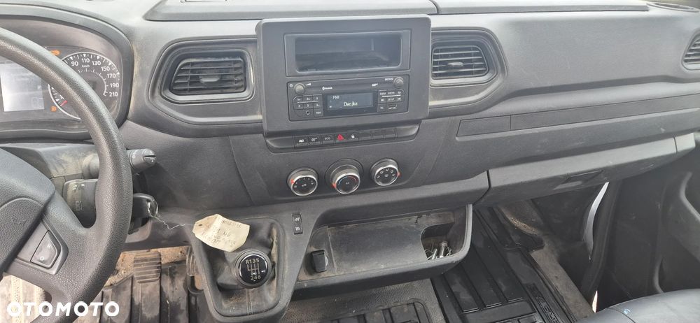 Nissan INTERSTAR - 30