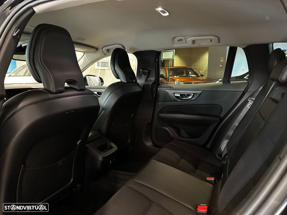 Volvo V60 2.0 D3 Momentum Geartronic - 22