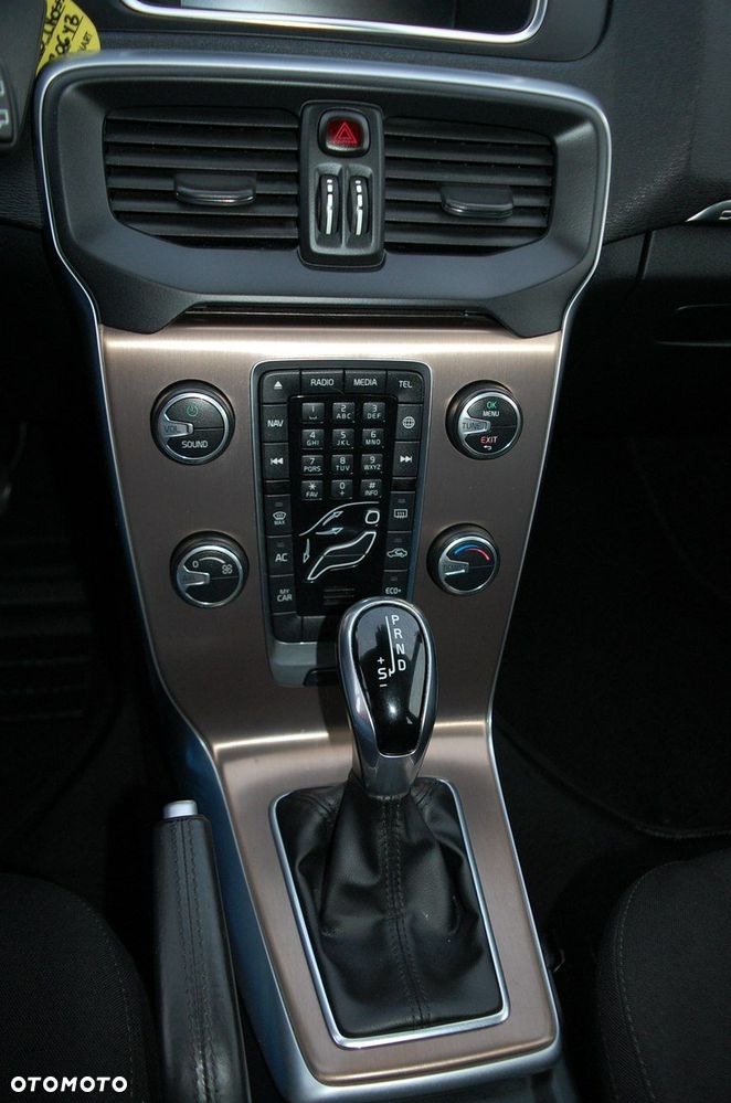 Volvo V40 Cross Country - 23