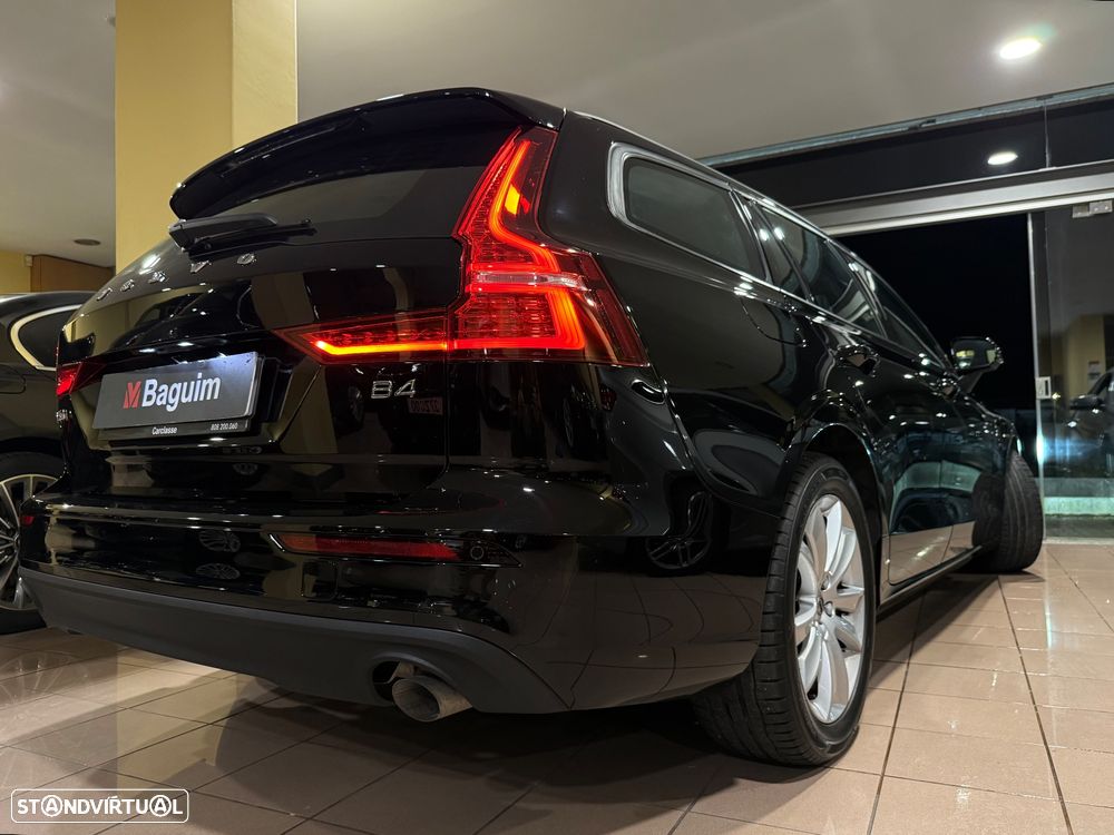 Volvo V60 2.0 B4 Momentum Geartronic - 22