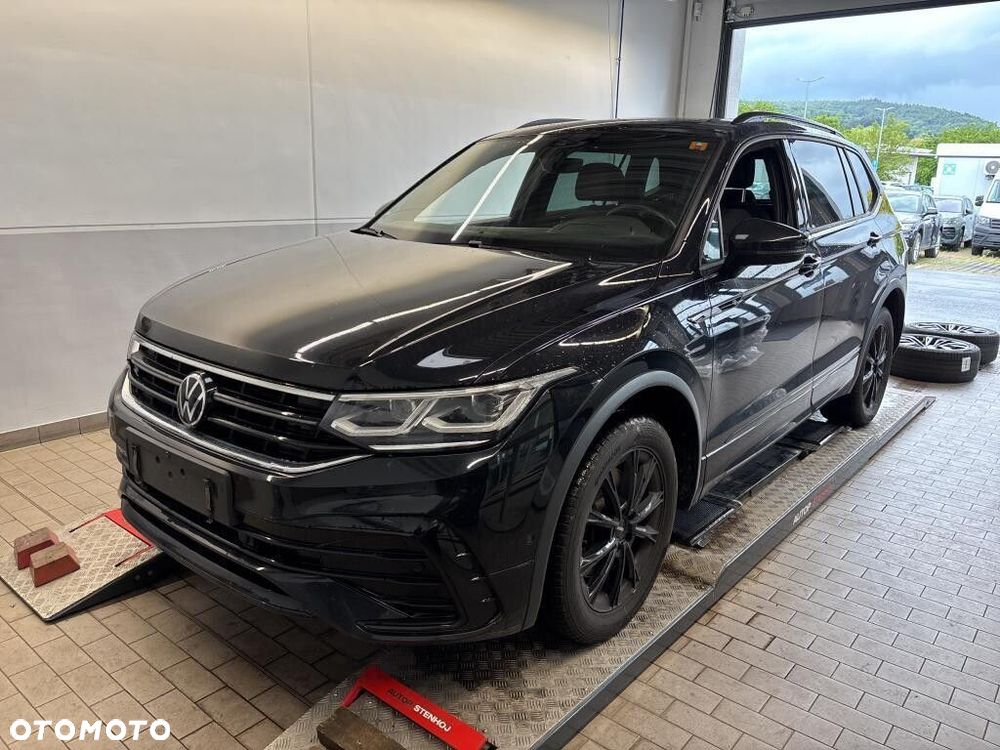 Volkswagen Tiguan - 1