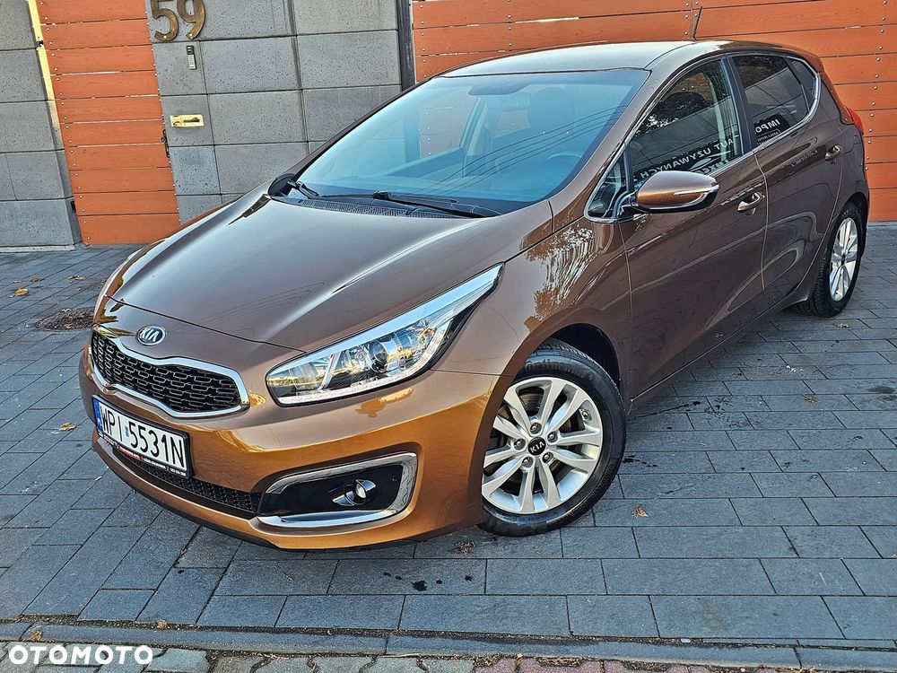 Kia Ceed 1.6 GDI ISG Dream-Team Edition - 4