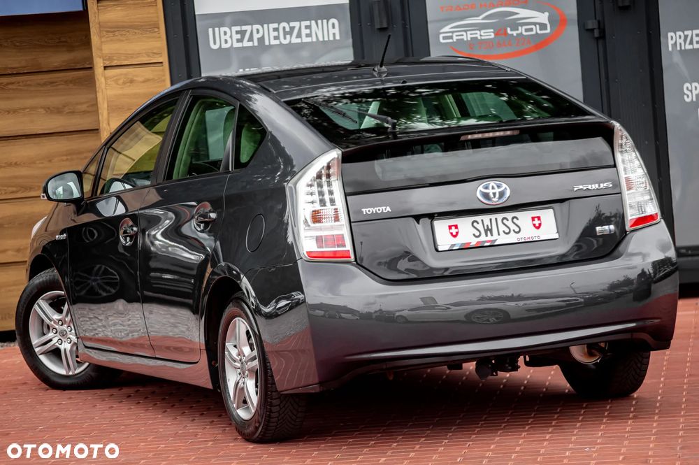 Toyota Prius (Hybrid) Life - 9