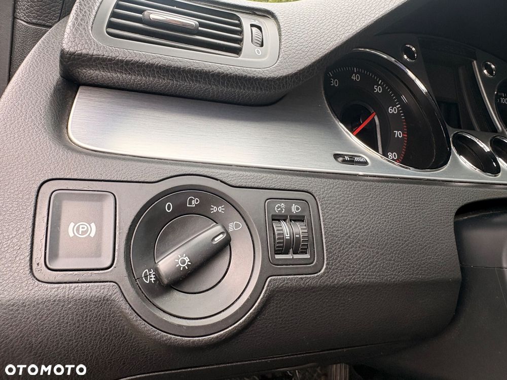 Volkswagen Passat 2.0 FSI 4Mot Comfortline - 14