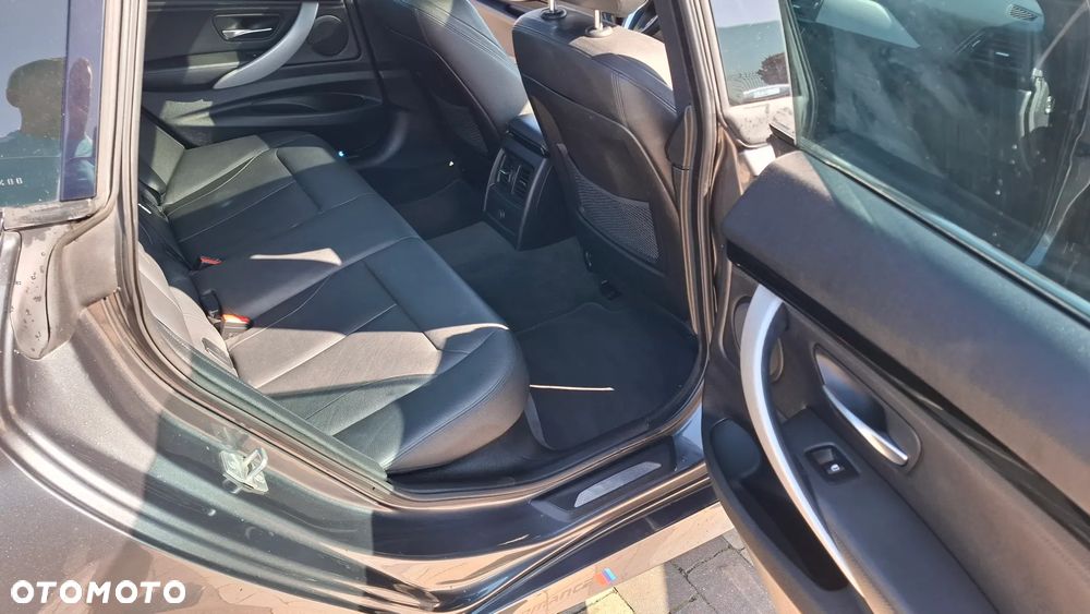 BMW Seria 3 320d xDrive Sport-Aut Sport Line - 24