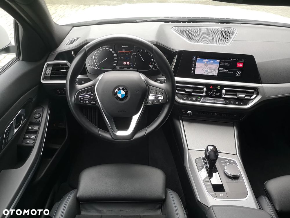 BMW Seria 3 330e PHEV sport - 10