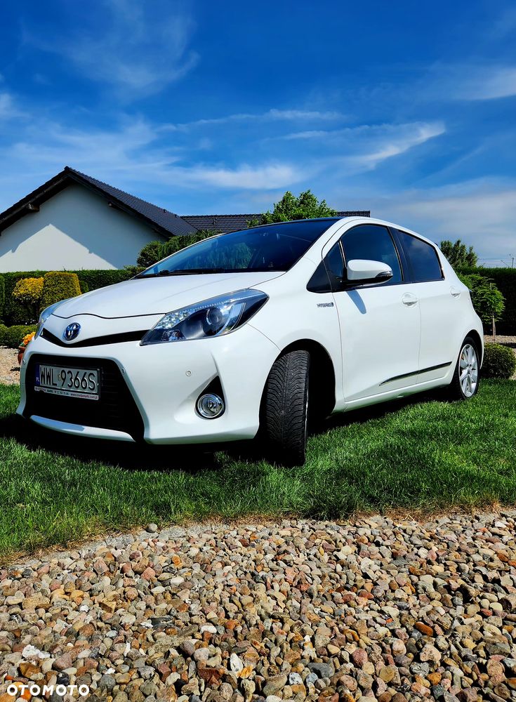 Toyota Yaris Hybrid 100 Premium - 3