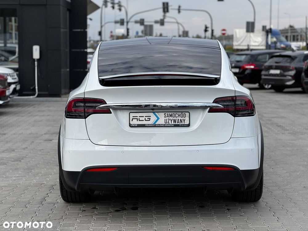 Tesla Model X - 5