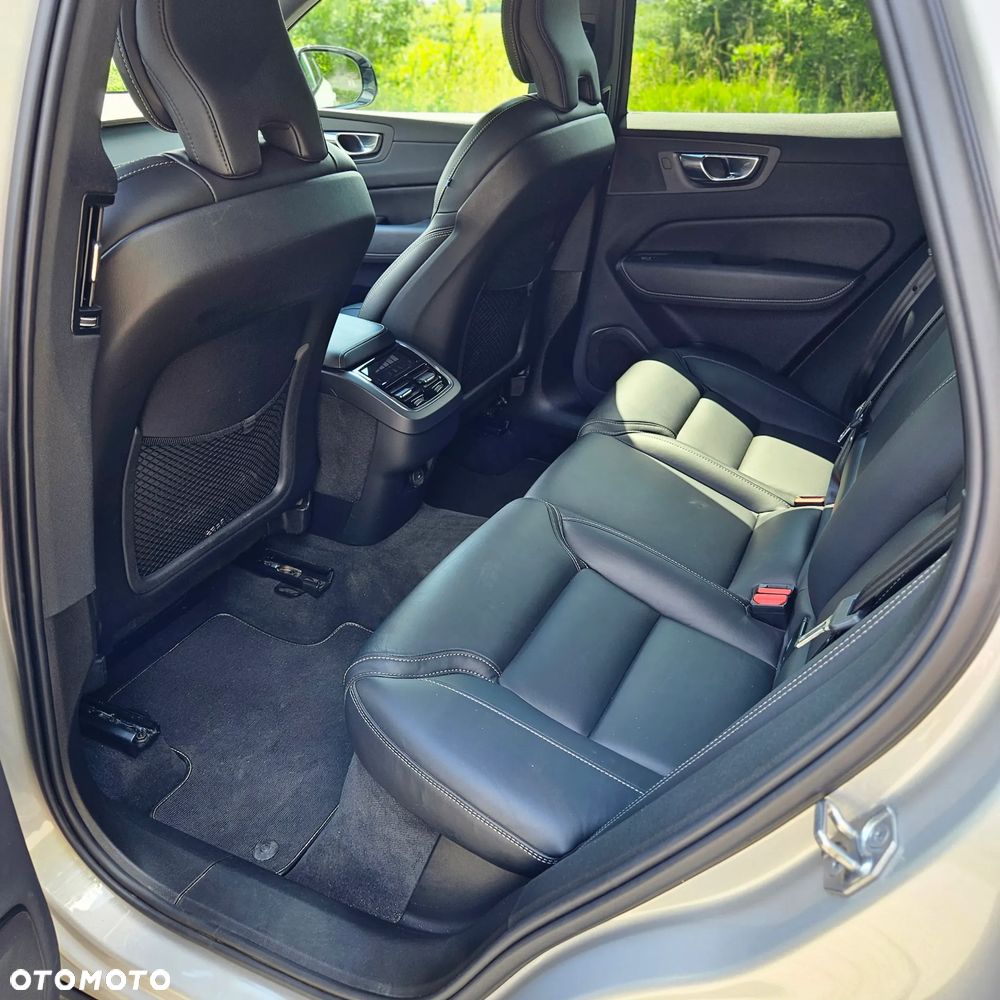 Volvo XC 60 B4 B Plus Dark - 11