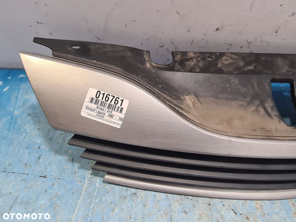 ATRAPA / GRILL 8200012581  RENAULT LAGUNA II - 4