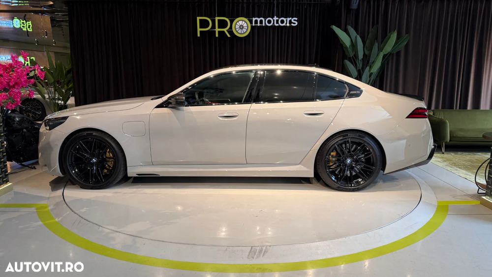 BMW M5 xDrive - 11