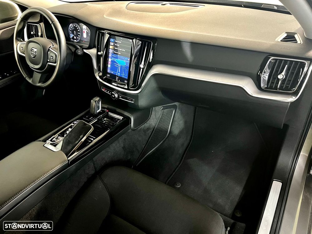 Volvo V60 2.0 T8 AWD TE Momentum - 4