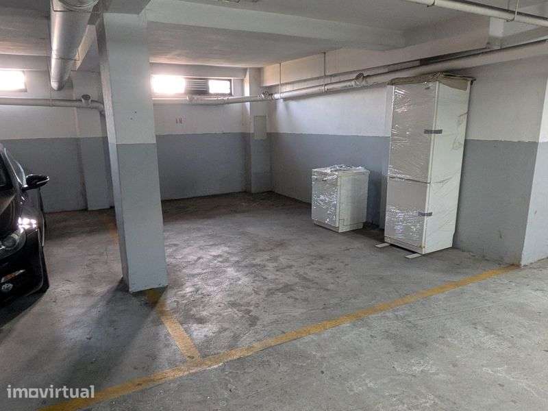 Lugar de garagem ao Padrão da Légua - Grande imagem: 3/8