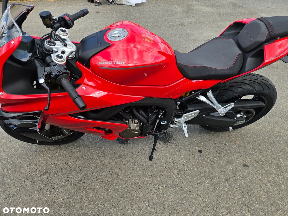 QJMOTOR SRK 800RR - 11