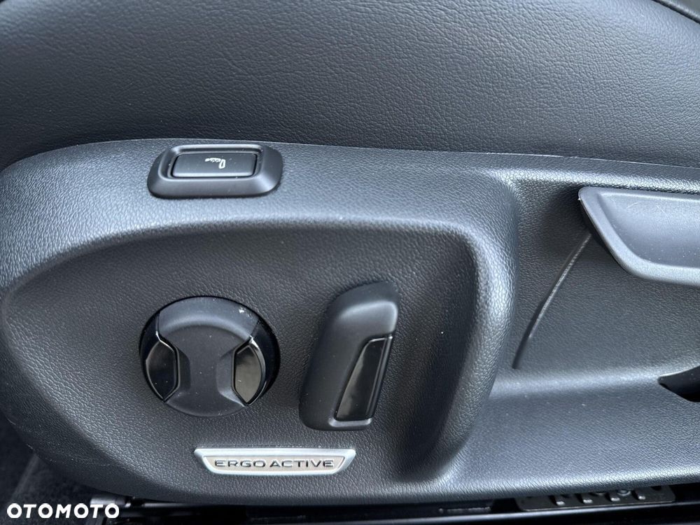 Volkswagen Passat - 11