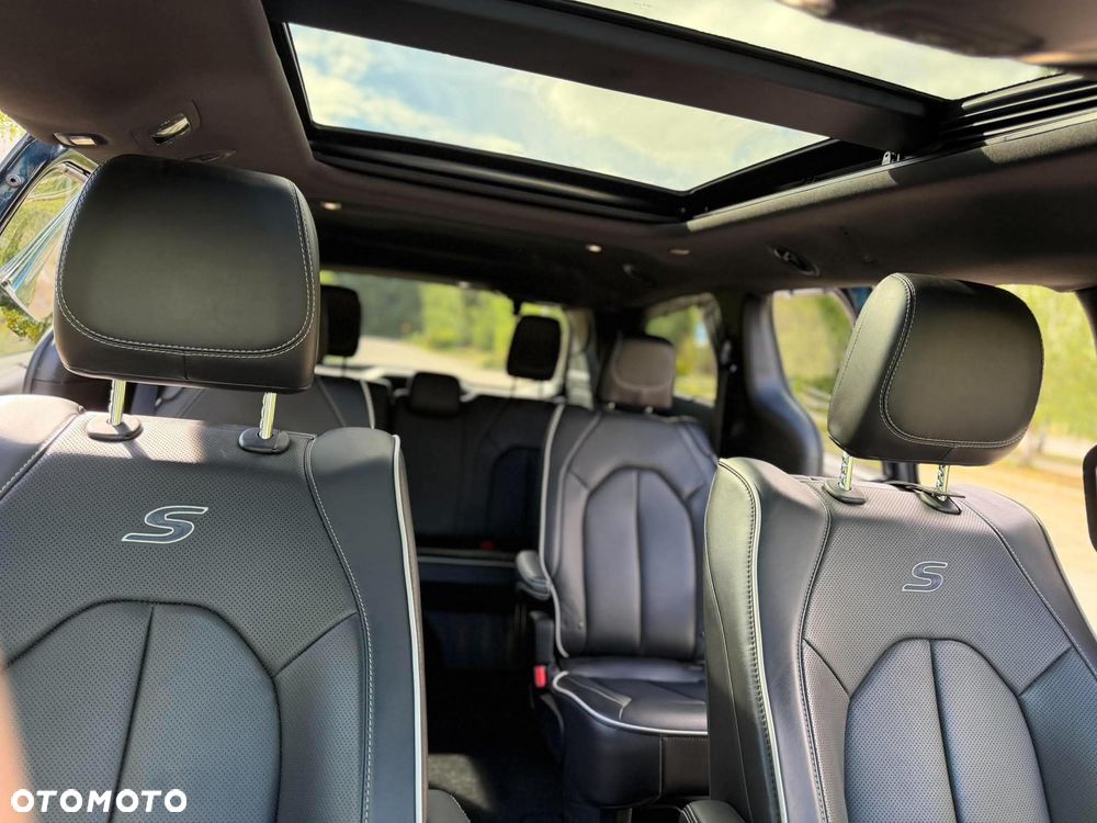 Chrysler Pacifica - 10