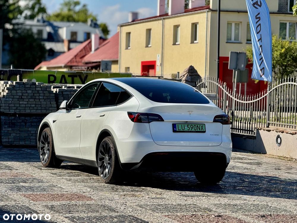 Tesla Model Y - 7