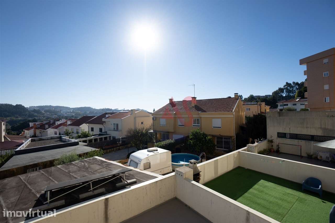 Apartamento T3 com elevador e lugar de garagem em Vilar de Andorinho - Grande imagem: 4/32