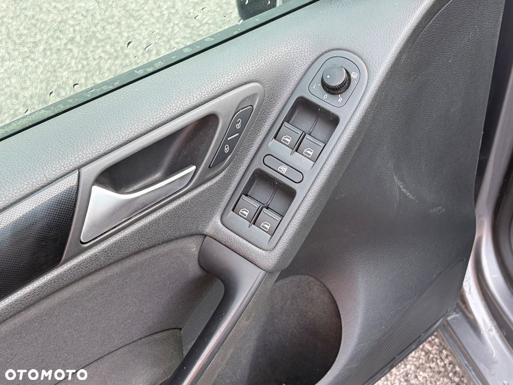 Volkswagen Golf 1.6 TDI DPF Comfortline - 22
