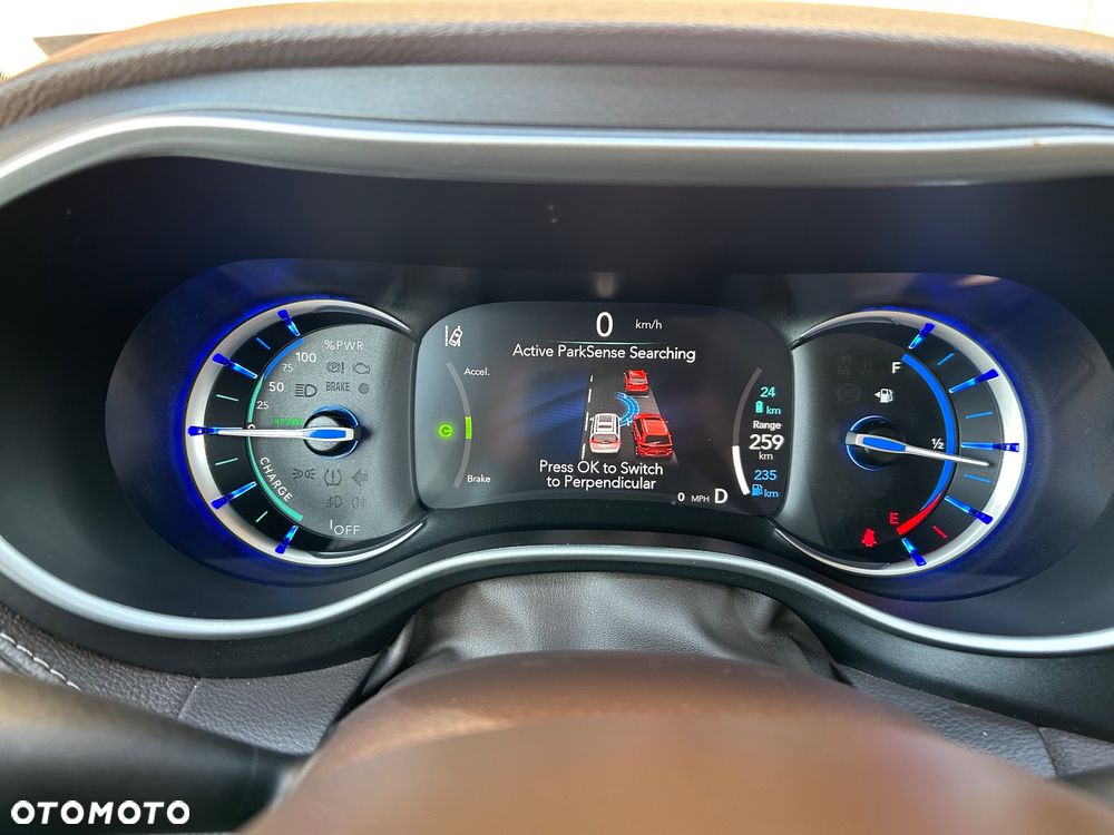 Chrysler Pacifica - 25