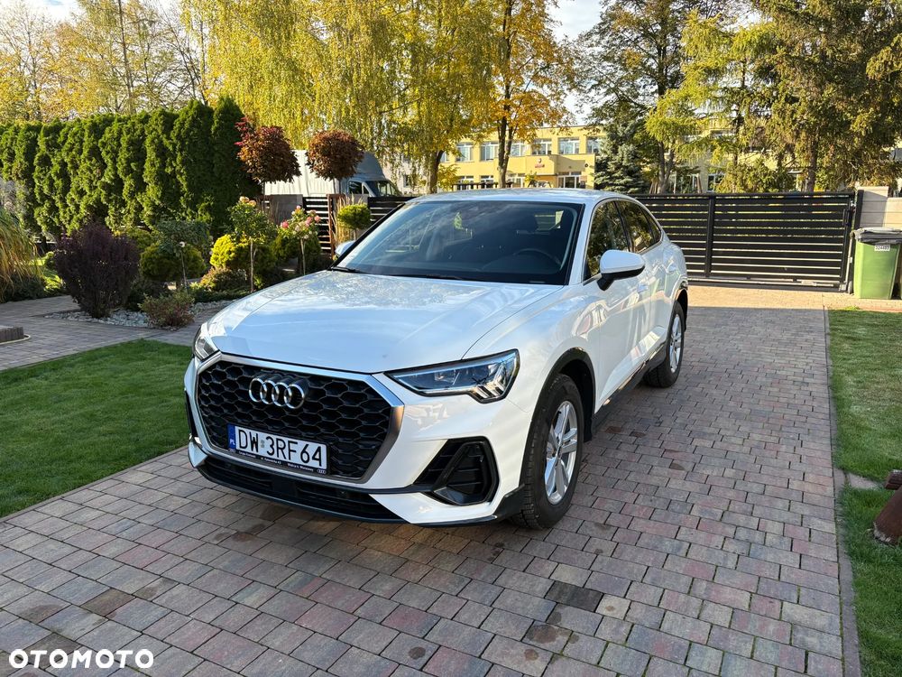 Audi Q3 2021 photo 2