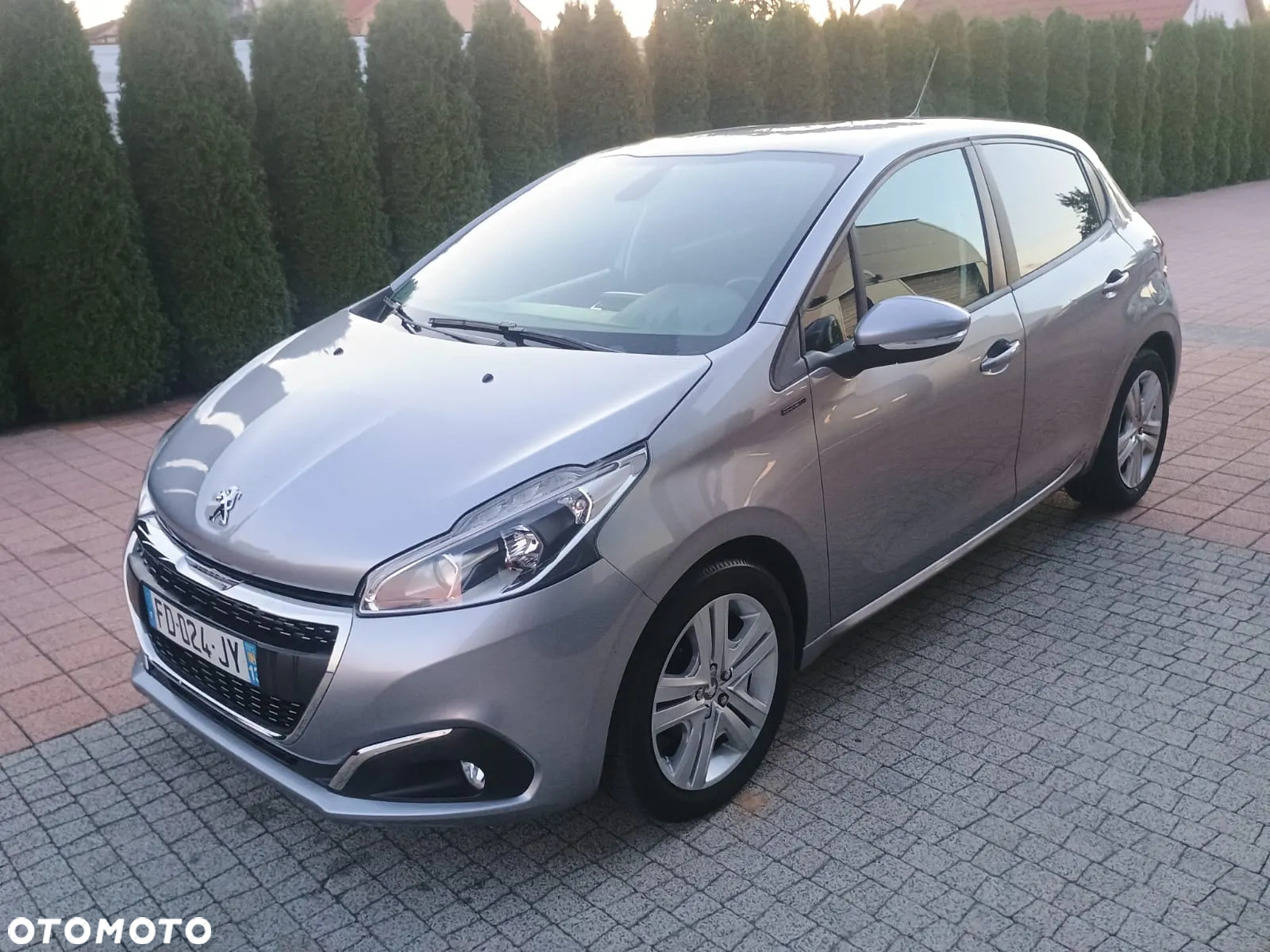 Peugeot 208 - 2