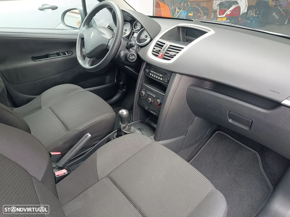 Peugeot 207 1.4 HDi Urban - 12