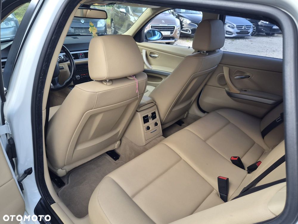 BMW Seria 3 320i - 14