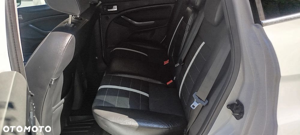 Ford Kuga - 8