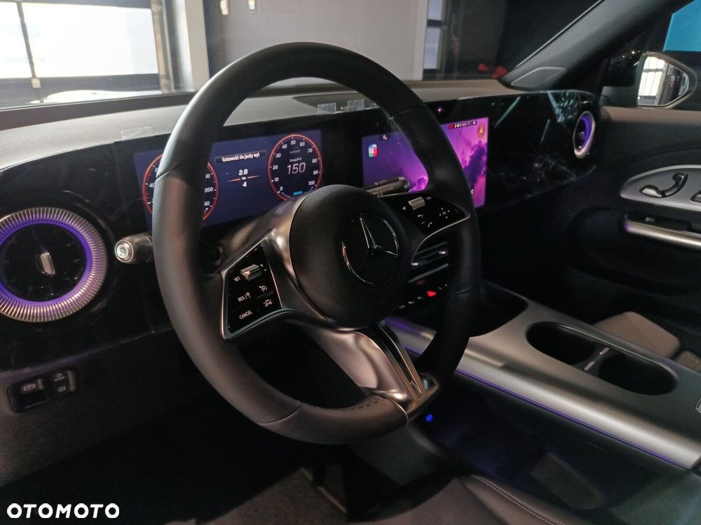 Mercedes-Benz GLB - 13