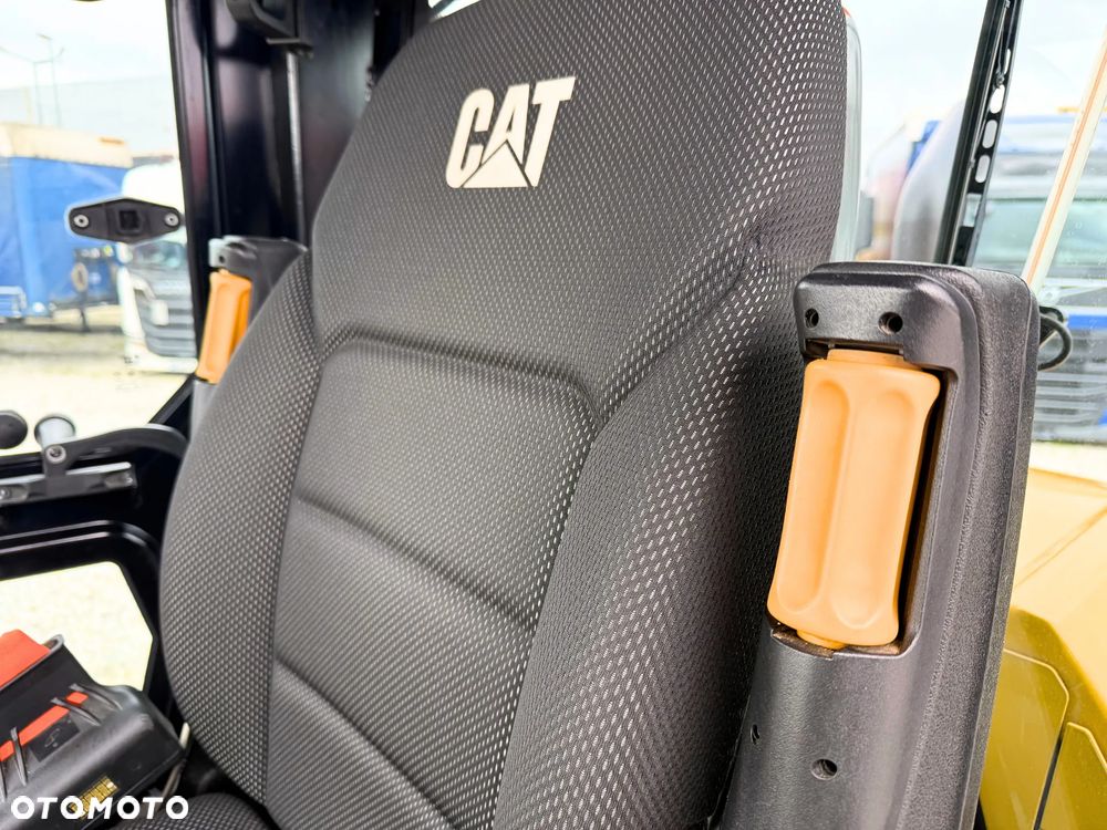 Caterpillar WALEC WIBRACYJNY / CS12GC / KLIMATYZACJA / CAT - 9