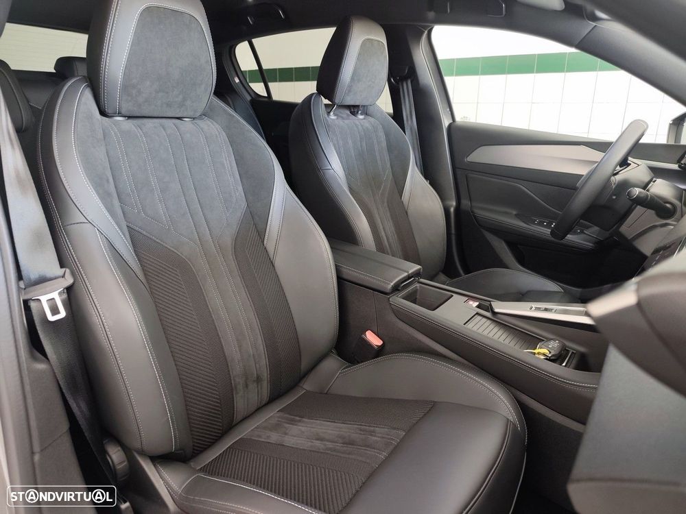 Peugeot e-308 58 kWh GT - 12