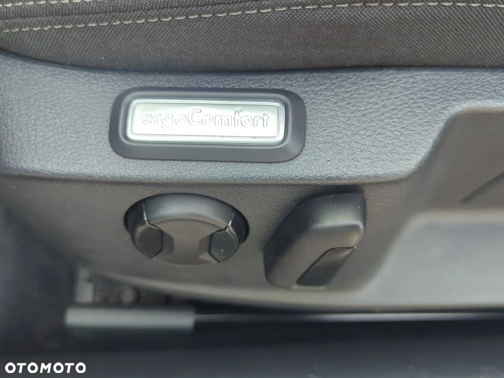 Volkswagen Passat - 32