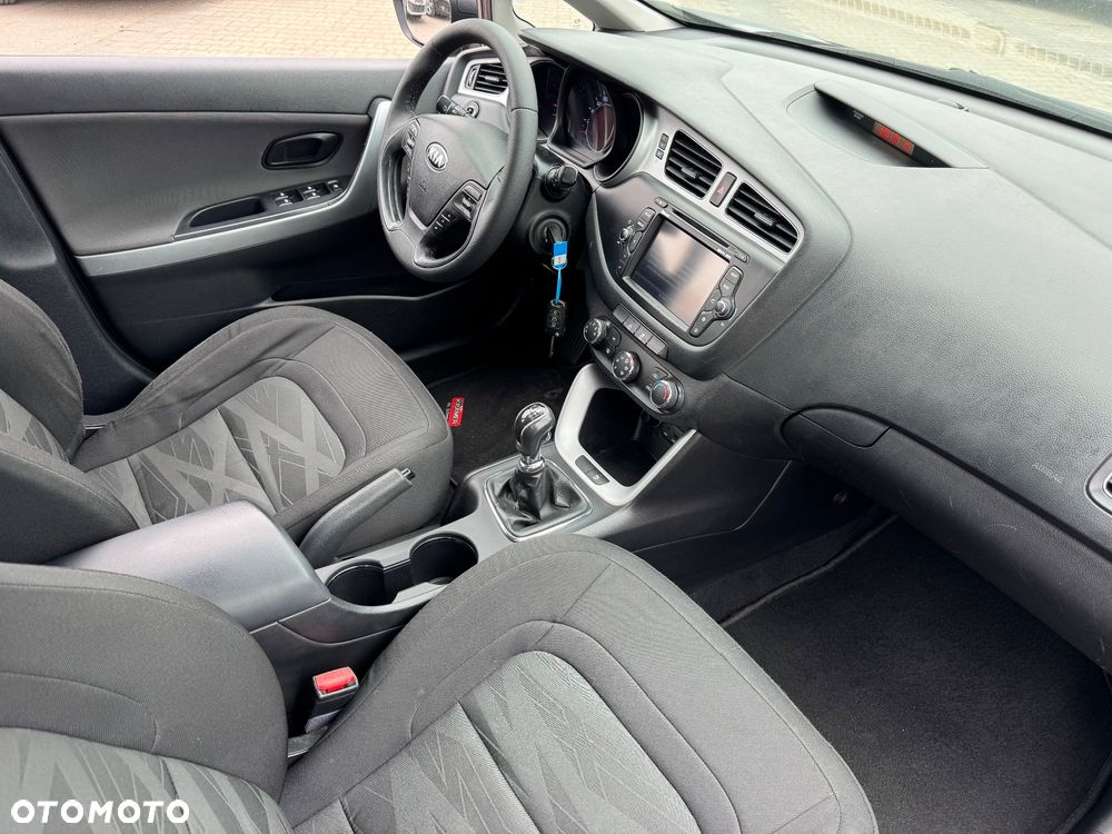 Kia Ceed 1.6 GDI ISG Dream Team Edition - 15