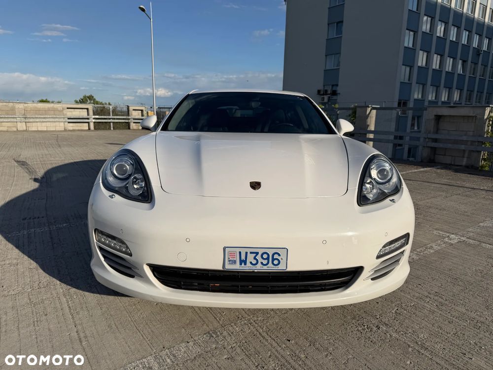 Porsche Panamera 4 PDK Platinum Edition - 2