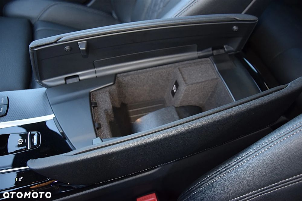 BMW Seria 5 520d MHEV - 24