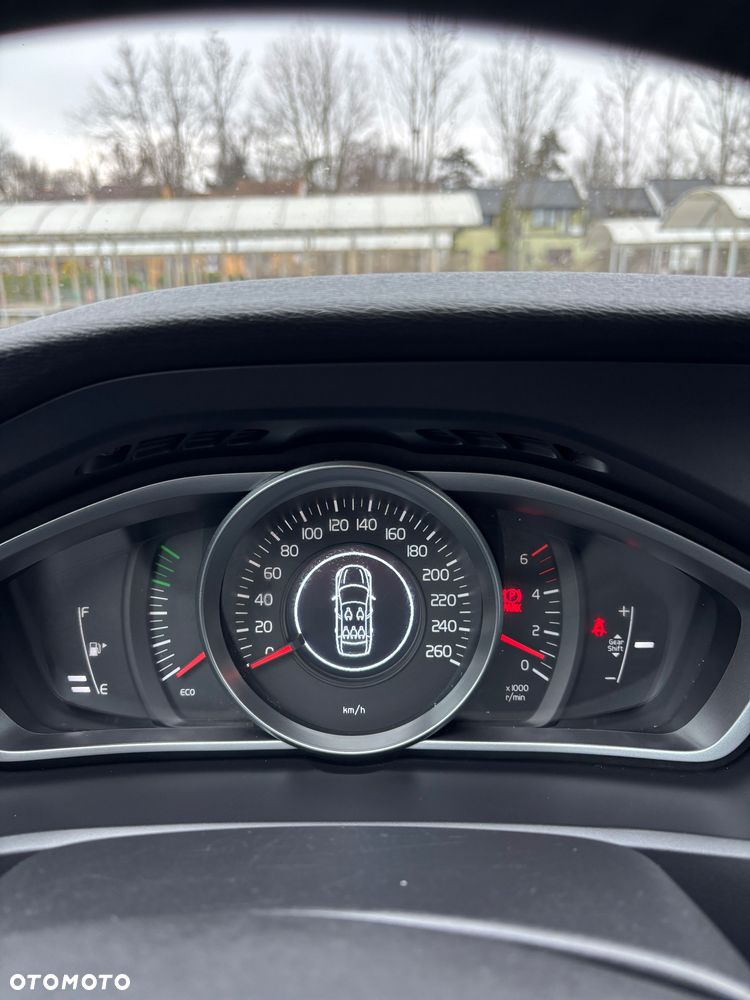 Volvo V40 D2 Momentum - 18