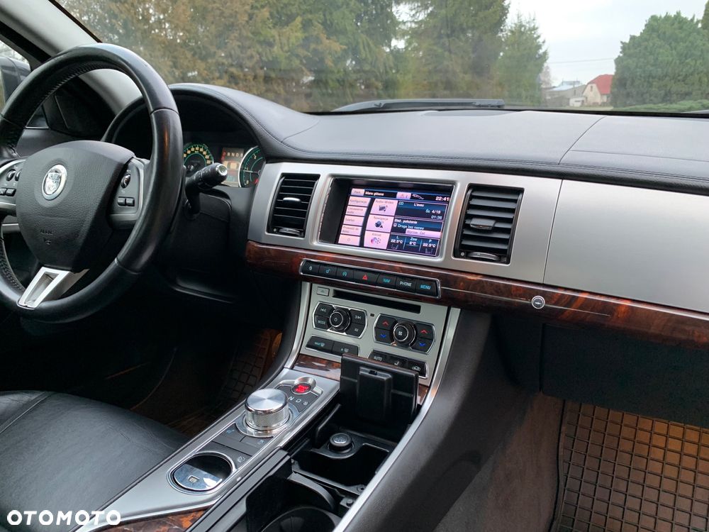 Jaguar XF 2.2 D Premium Luxury - 12