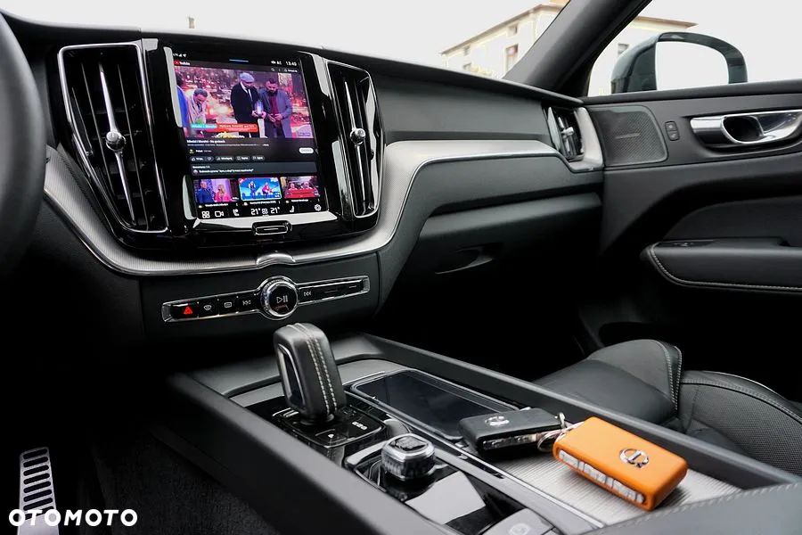 Volvo XC 60 B4 D AWD Plus Dark - 23